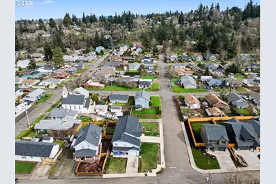 301 S Drake St, Silverton, OR 97381 - Photo 9