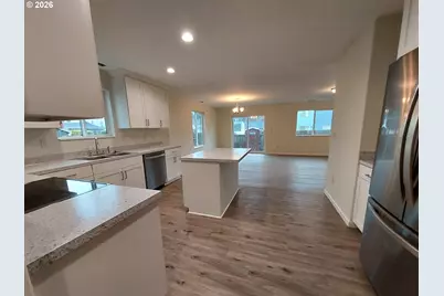 301 S Drake St, Silverton, OR 97381 - Photo 19