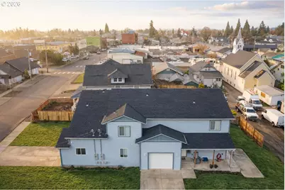 301 S Drake St, Silverton, OR 97381 - Photo 1