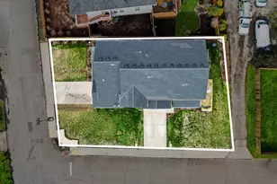 301 S Drake St, Silverton, OR 97381 - Photo 5