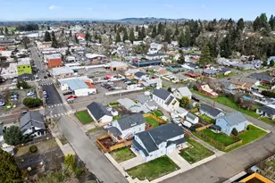 301 S Drake St, Silverton, OR 97381 - Photo 7