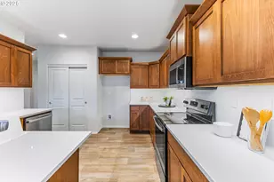 1555 Adams St, Independence, OR 97351 - Photo 9