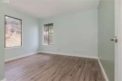 27827 Berry Hill Way, Eugene, OR 97405 - Photo 17