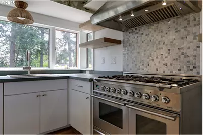 27827 Berry Hill Way, Eugene, OR 97405 - Photo 11