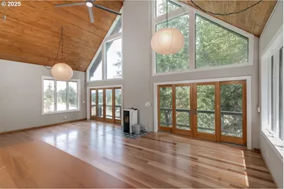 27827 Berry Hill Way, Eugene, OR 97405 - Photo 13