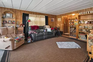 1225 W 10th Ave, Junction City, OR 97448 - Photo 3