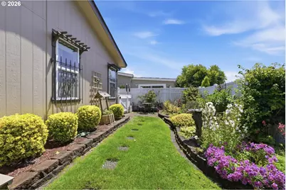 3220 Crescent Ave #33, Eugene, OR 97408 - Photo 39