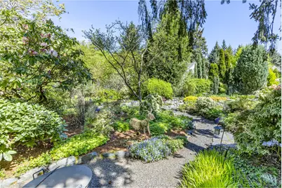 2325 Park Grove Dr, Eugene, OR 97408 - Photo 41