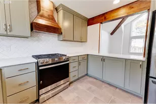 9765 SW Oaks Ln, Portland, OR 97224 - Photo 11