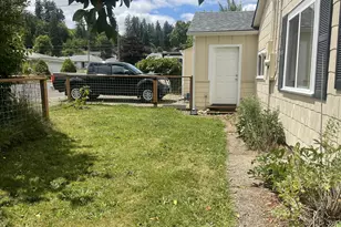914 4th Ave, Sweet Home, OR 97386 - Photo 3