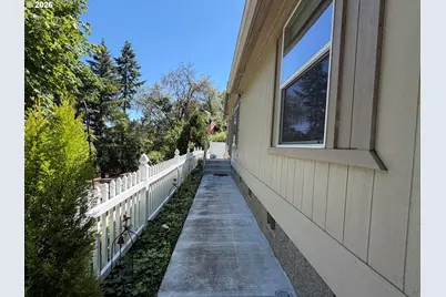2383 W Military Ave, Roseburg, OR 97471 - Photo 3