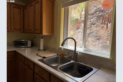 2383 W Military Ave, Roseburg, OR 97471 - Photo 7