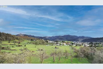 1171 NE Division St, Myrtle Creek, OR 97457 - Photo 3