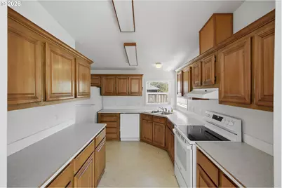 384 N Marple St, Coos Bay, OR 97420 - Photo 13