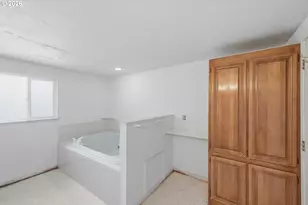 384 N Marple St, Coos Bay, OR 97420 - Photo 33