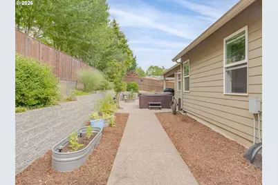 2695 NW Mt Ashland Dr, McMinnville, OR 97128 - Photo 41