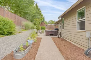 2695 NW Mt Ashland Dr, McMinnville, OR 97128 - Photo 41