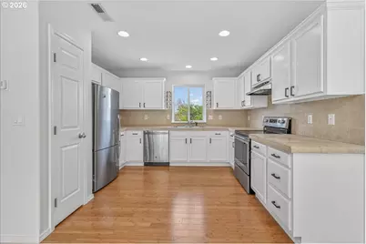 2743 SE 98th Ave #3, Portland, OR 97266 - Photo 9