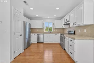 2743 SE 98th Ave, Portland, OR 97266 - Photo 9