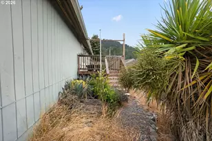 29785 Turner St, Gold Beach, OR 97444 - Photo 27