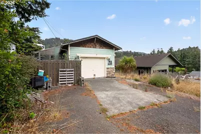 29785 Turner St, Gold Beach, OR 97444 - Photo 3