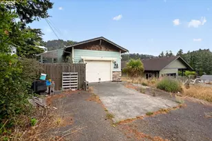 29785 Turner St, Gold Beach, OR 97444 - Photo 3