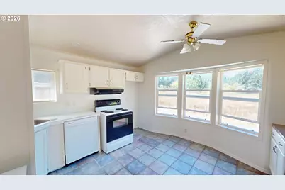 32051 Watson Ln #B, Gold Beach, OR 97444 - Photo 7