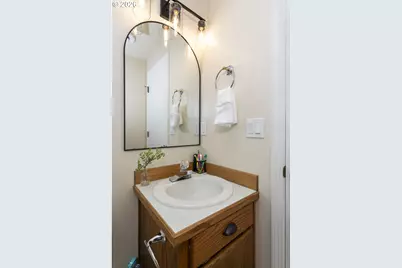 672 SE Alder Ct, Hillsboro, OR 97123 - Photo 25