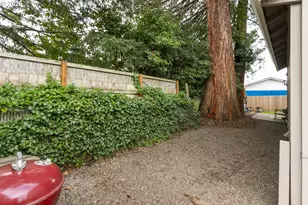 672 SE Alder Ct, Hillsboro, OR 97123 - Photo 33