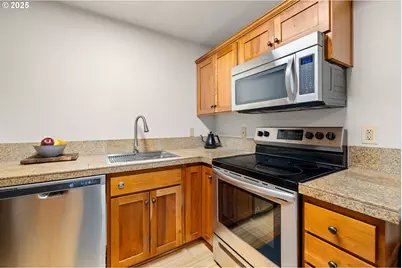 6908 N Philadelphia Ave, Portland, OR 97203 - Photo 7