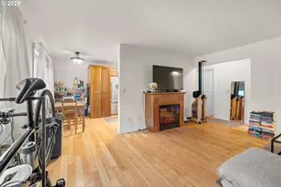 6908 N Philadelphia Ave, Portland, OR 97203 - Photo 5