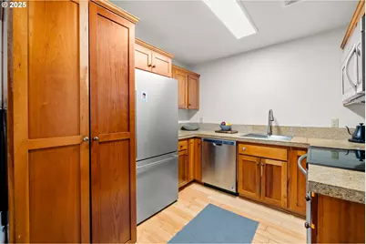 6908 N Philadelphia Ave, Portland, OR 97203 - Photo 9