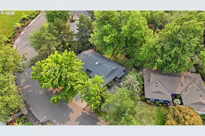 18280 Indian Creek Dr, Lake Oswego, OR 97035 - Photo 31