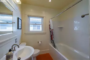 1905 SE Division St, Portland, OR 97202 - Photo 23