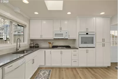 11340 NW Pumpkin Ct, Portland, OR 97229 - Photo 13