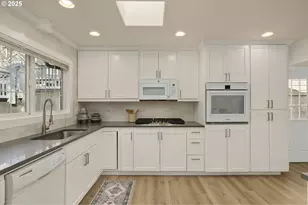 11340 NW Pumpkin Ct, Portland, OR 97229 - Photo 13