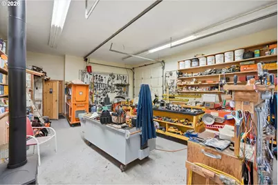 210 W 8th St, Lafayette, OR 97127 - Photo 43