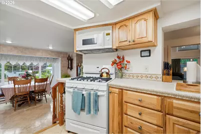 210 W 8th St, Lafayette, OR 97127 - Photo 15
