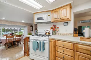 210 W 8th St, Lafayette, OR 97127 - Photo 15