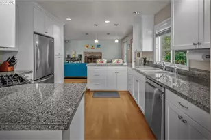 12329 SW 34th Ave, Portland, OR 97219 - Photo 9