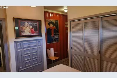 4395 E 20th Ave, Eugene, OR 97403 - Photo 11