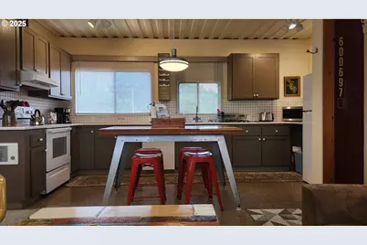 4395 E 20th Ave, Eugene, OR 97403 - Photo 3