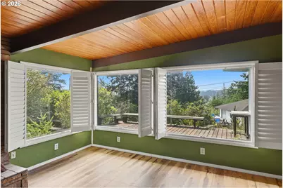 1159 E 1st Pl, Coquille, OR 97423 - Photo 9