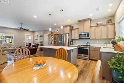 582 Fairway Estates Dr, Sutherlin, OR 97479 - Photo 13