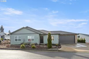 582 Fairway Estates Dr, Sutherlin, OR 97479 - Photo 1