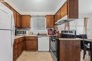 201 SE 176th Pl, Portland, OR 97233 - Photo 17