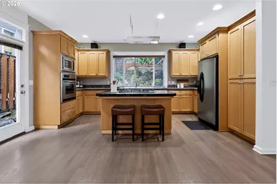 8817 SW 49th Ave, Portland, OR 97219 - Photo 9