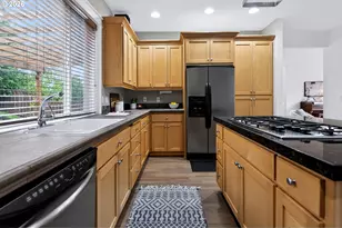 8817 SW 49th Ave, Portland, OR 97219 - Photo 11