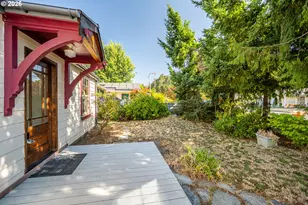 105 S R St, Cottage Grove, OR 97424 - Photo 3