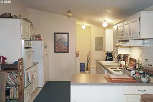 13446 SE Schiller St, Portland, OR 97236 - Photo 7